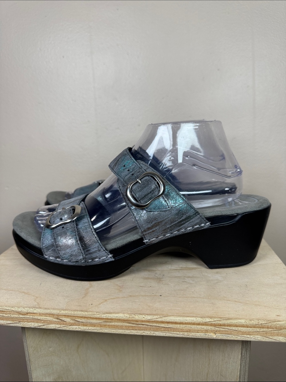 Dansko Womens Sophie Sandals EU 41 Iridescent Gray Buckle Slide Clogs Leather